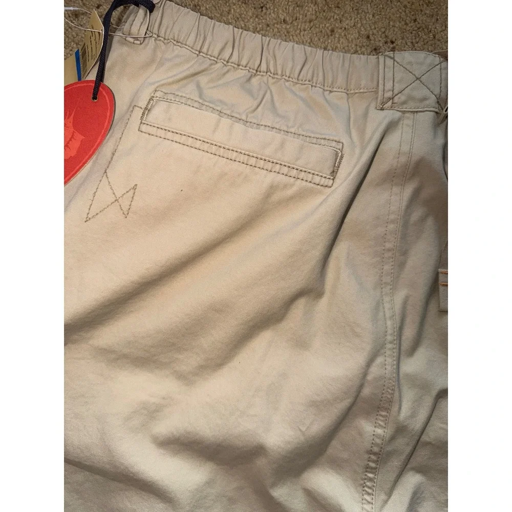 Tommy Bahama Relax The New Largo Cargo Shorts Shoreline Beige Mens XL TR8020 NWT